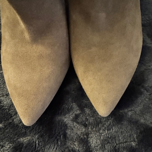 Elegant Tan Women's Ankle Boots - Picture 3 of 4